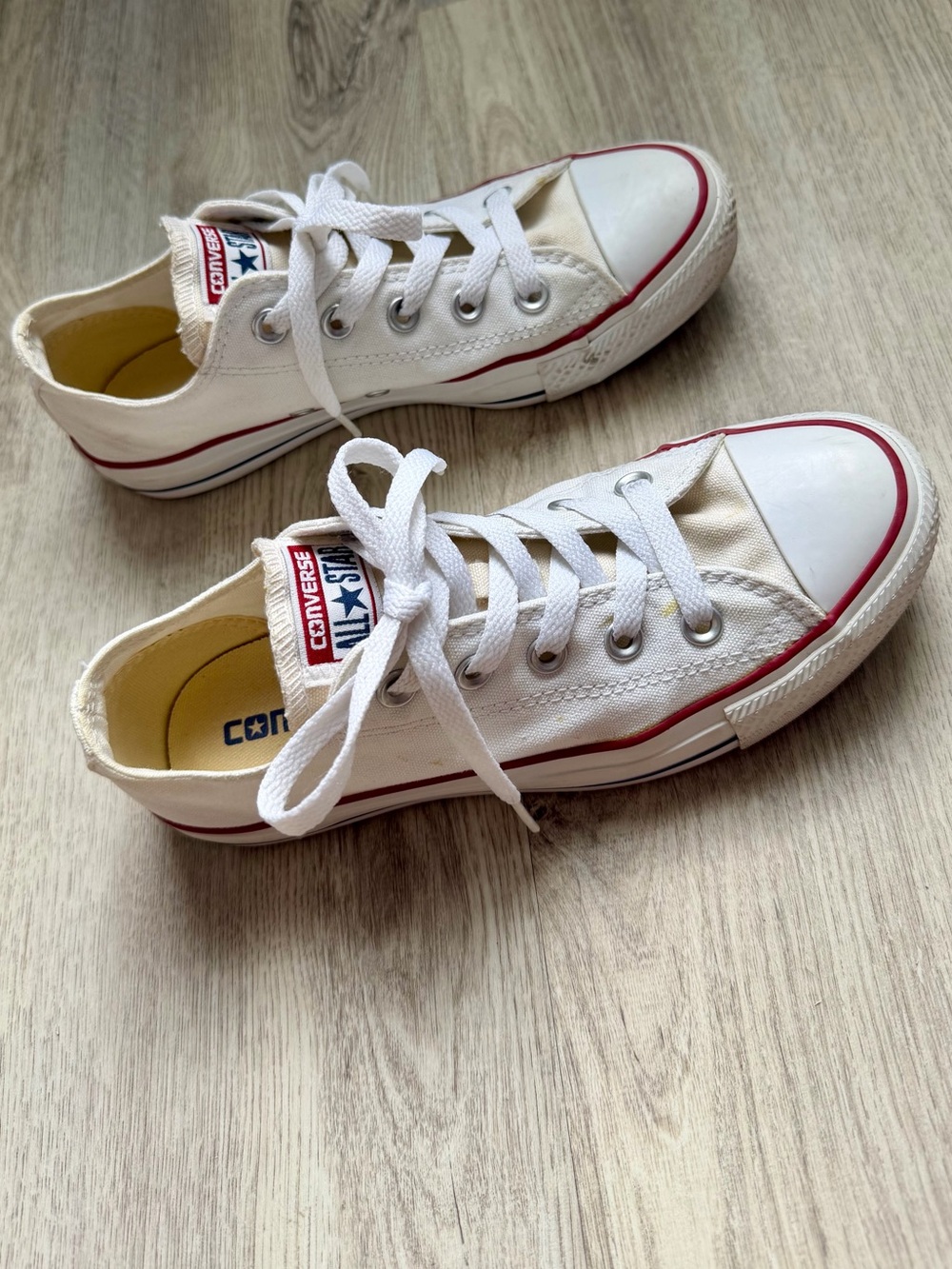 Converse - White Low-Top Sneakers with Red and Navy Blue Accents - size 6 - Picture 4 of 8